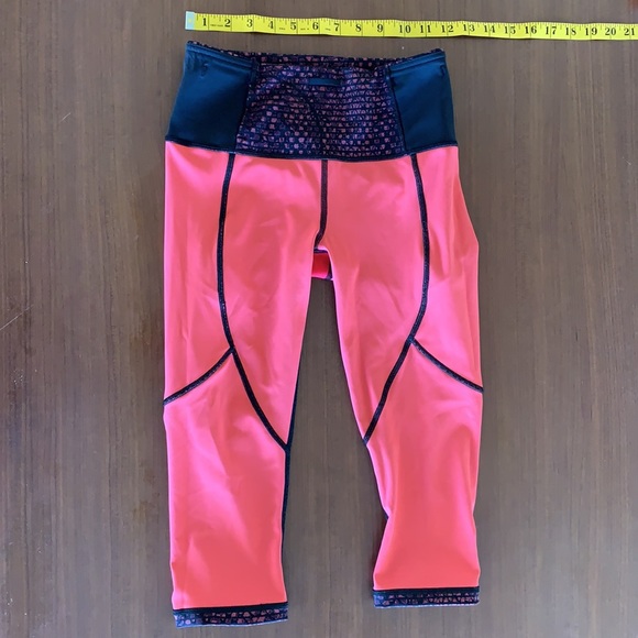 Lululemon NWT Outrun 17” Crop 4 - Picture 9 of 14